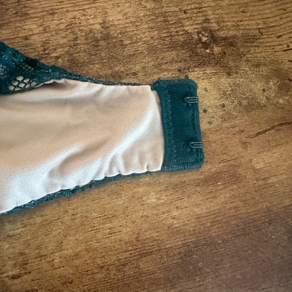 Victoria’s Secret Bra - Picture 4 of 11